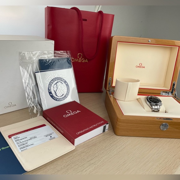 ✨Men’s Omega Speedmaster
DATE / DAY‑DATE AUTOMATIC
CHRONOGRAPH 40 MM - Picture 14 of 16